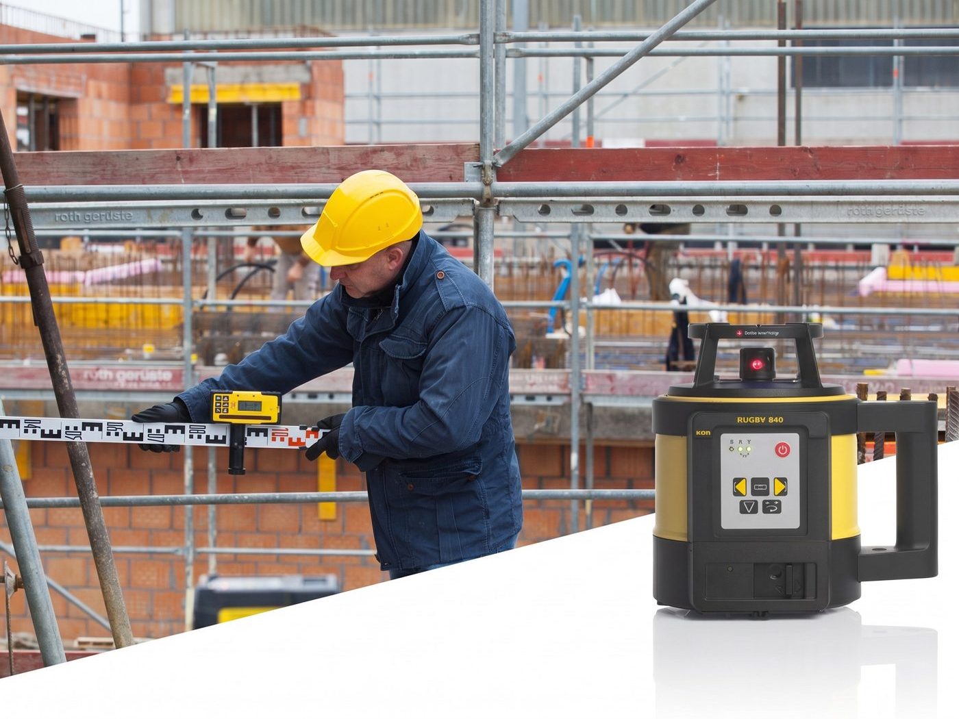 Laser rotante Leica Rugby CLAx in cantiere