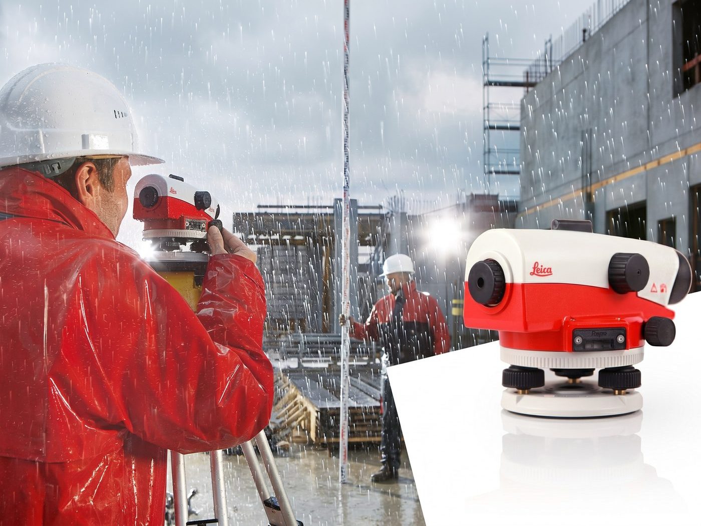 Livello ottico Leica in uso in cantiere