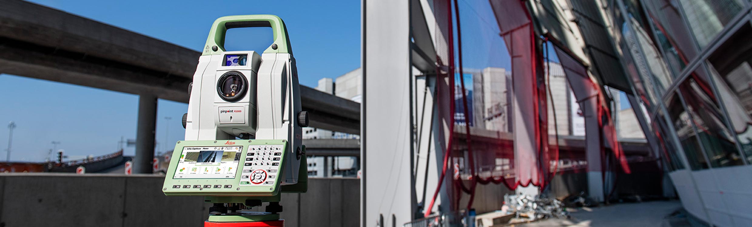 Leica Nova TS60 in cantiere durante un rilievo di precisione