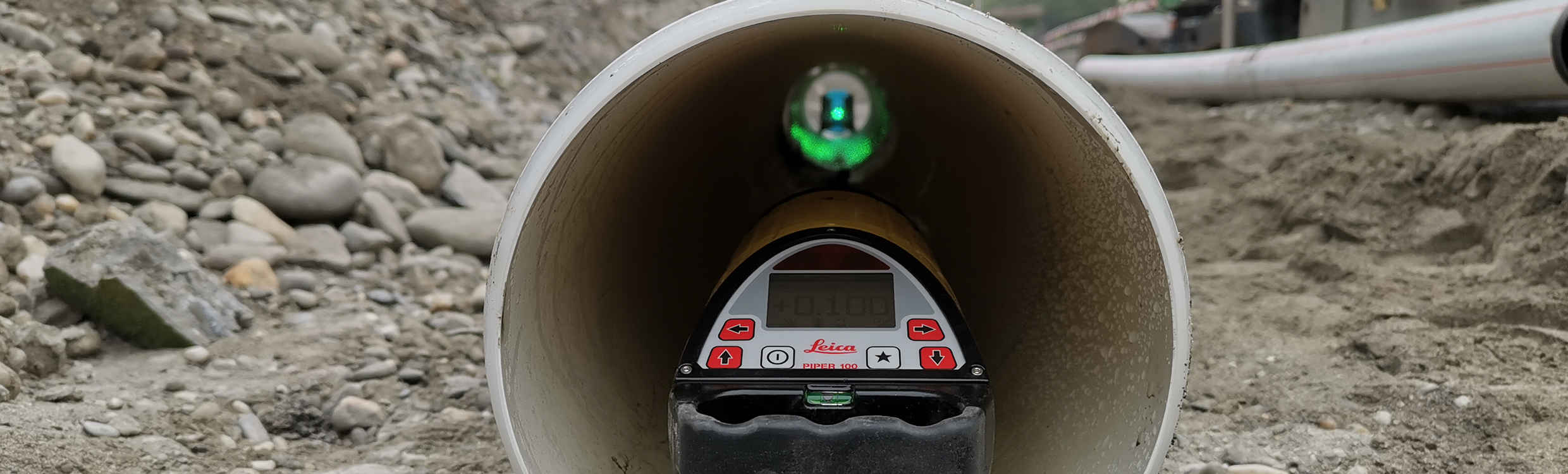 Leica Piper 100 posizionato all'interno di una tubazione durante la posa
