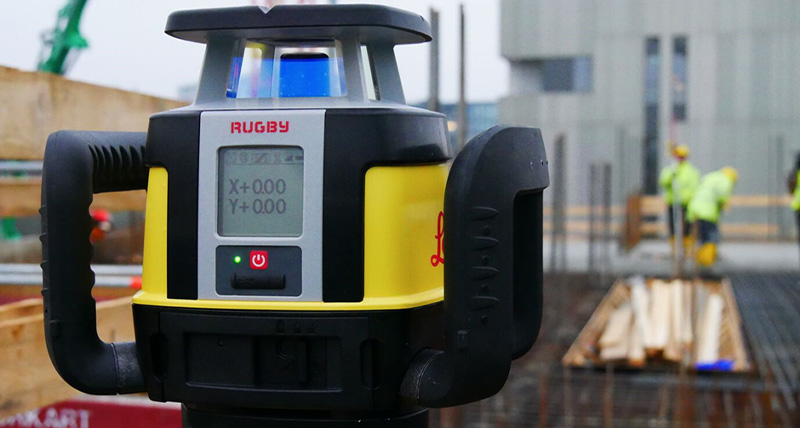 Leica Rugby CLH in uso su un cantiere edile